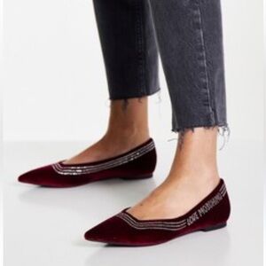 Love Moschino Velvet Embellished Pointed Toe Flats in Velluto Bordeaux EU39 US8